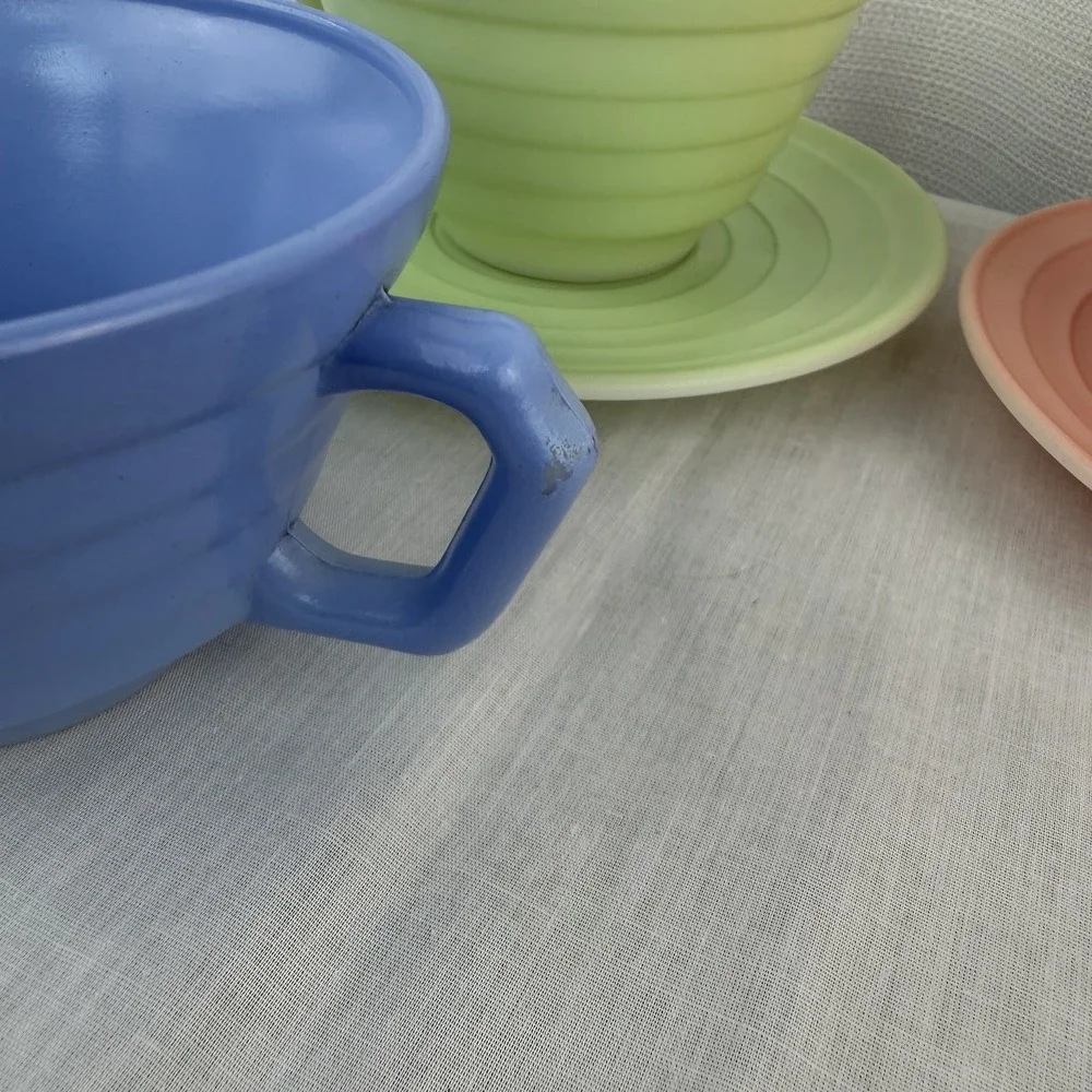 Hazel Atlas Platonite Moderntone Pastel 8 Piece Coffee Cup Mug & Saucer Set Lot